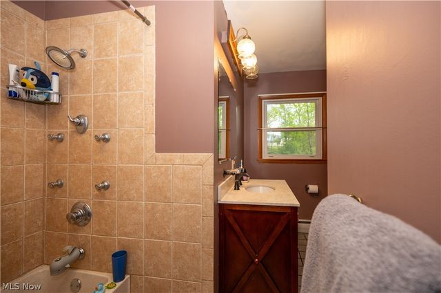 18889 Riverview Drive, Chagrin Falls, OH 44023