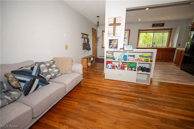 18889 Riverview Drive, Chagrin Falls, OH 44023