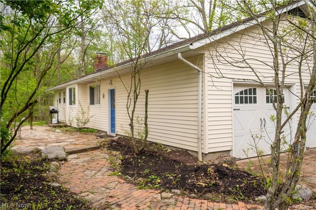 18889 Riverview Drive, Chagrin Falls, OH 44023