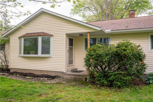 18889 Riverview Drive, Chagrin Falls, OH 44023