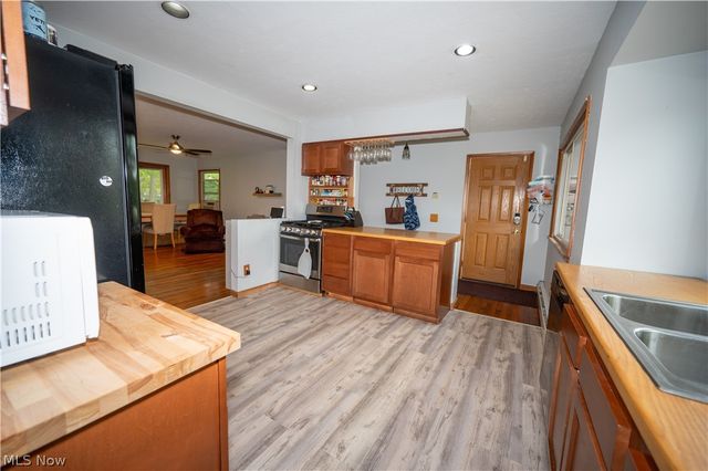 18889 Riverview Drive, Chagrin Falls, OH 44023