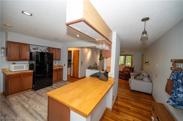 18889 Riverview Drive, Chagrin Falls, OH 44023