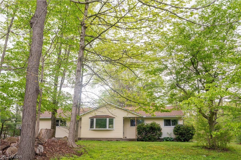 18889 Riverview Drive, Chagrin Falls, OH 44023