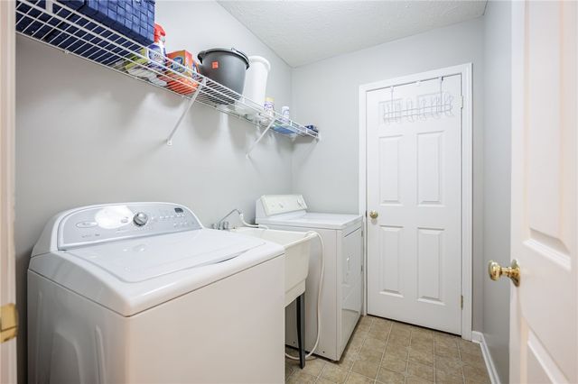 18 Shirleen Drive, Parma, NY 14468