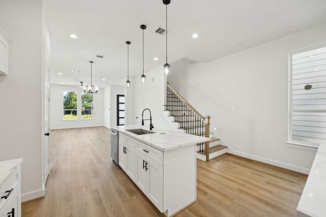 418 Delaware St, Houston, TX 77029