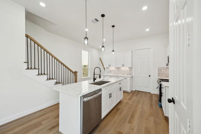 418 Delaware St, Houston, TX 77029