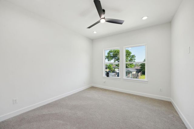 418 Delaware St, Houston, TX 77029