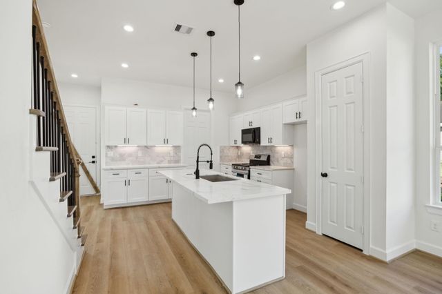 418 Delaware St, Houston, TX 77029