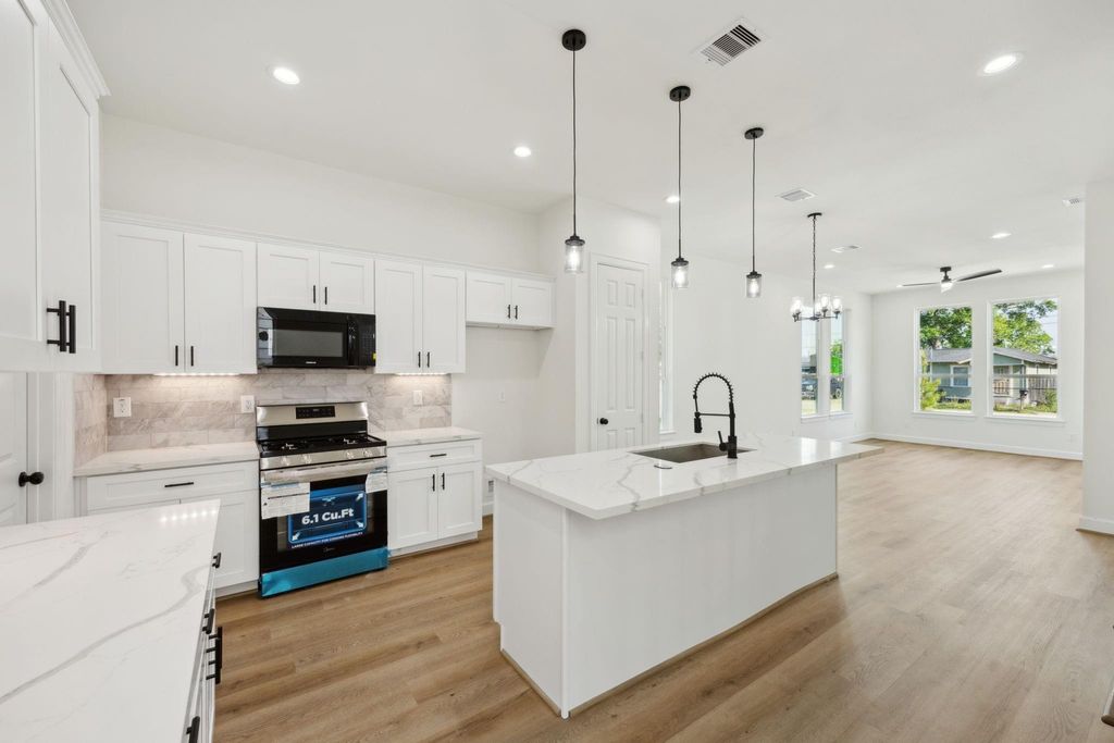 418 Delaware St, Houston, TX 77029