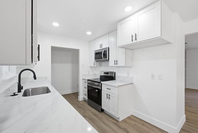 4633 E Cornell Avenue, Fresno, CA 93703