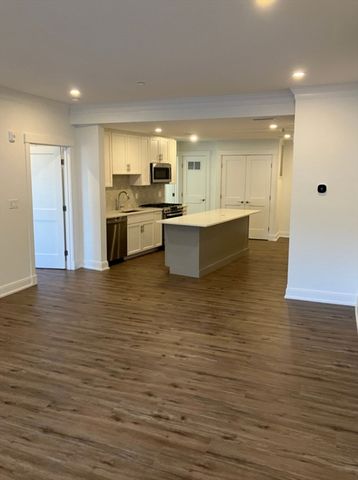 61 County St 310, Dover, MA 02030