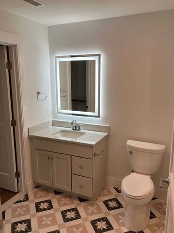 61 County St 310, Dover, MA 02030
