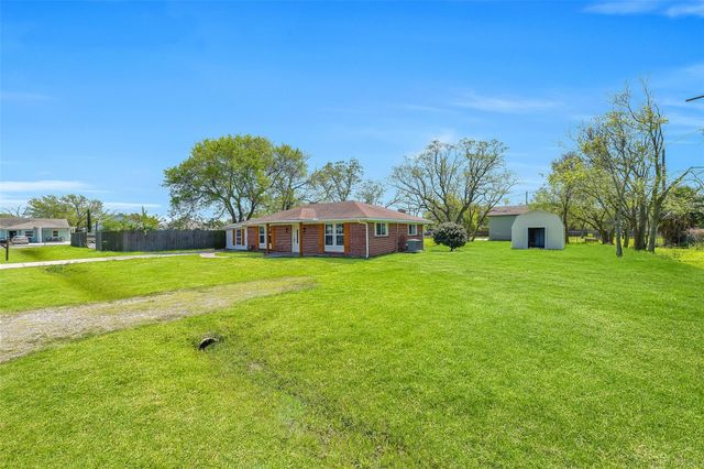 1913 41st Avenue N, Texas City, TX 77590