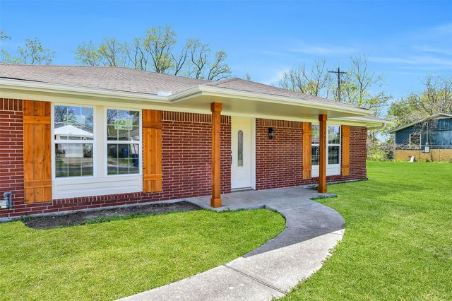 1913 41st Avenue N, Texas City, TX 77590