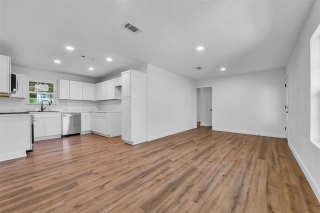 1913 41st Avenue N, Texas City, TX 77590