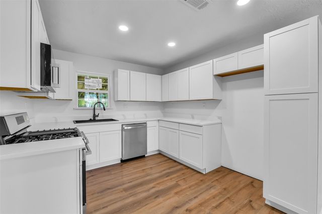 1913 41st Avenue N, Texas City, TX 77590