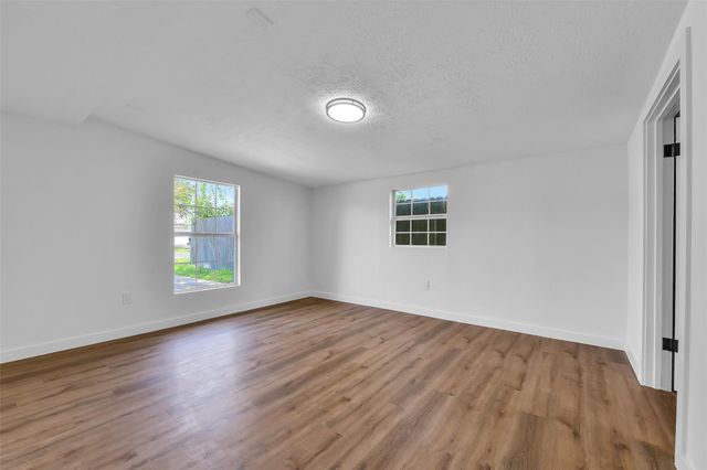 1913 41st Avenue N, Texas City, TX 77590