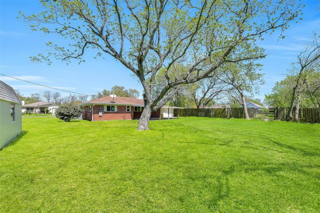 1913 41st Avenue N, Texas City, TX 77590