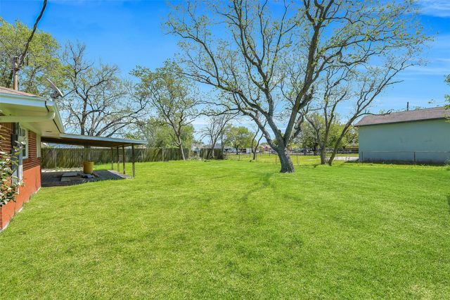 1913 41st Avenue N, Texas City, TX 77590