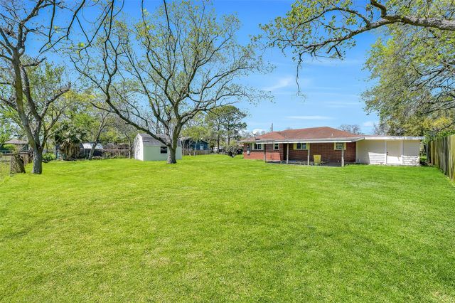 1913 41st Avenue N, Texas City, TX 77590