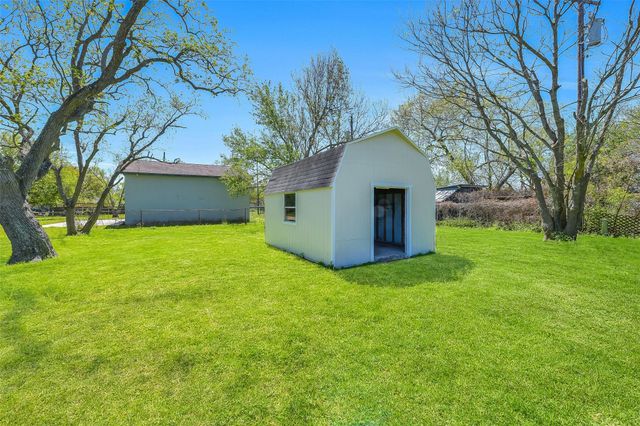 1913 41st Avenue N, Texas City, TX 77590