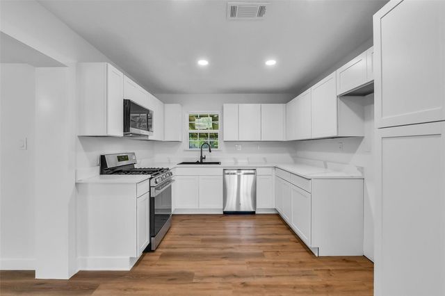 1913 41st Avenue N, Texas City, TX 77590