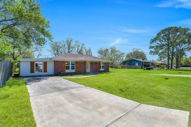 1913 41st Avenue N, Texas City, TX 77590