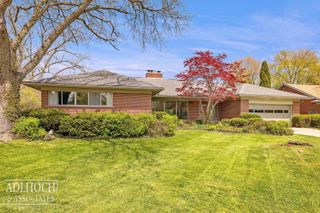 1170 N Renaud Road, Grosse Pointe Woods, MI 48236
