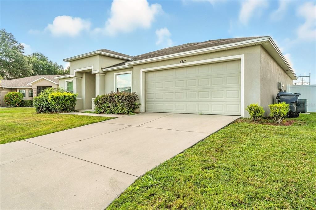 Image 2 of property listing at 6867 HEATHERBROOK DRIVE, Lakeland, FL 33809