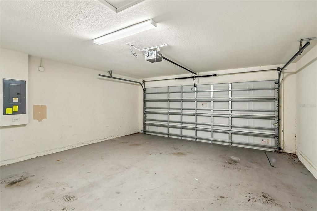 Image 22 of property listing at 6867 HEATHERBROOK DRIVE, Lakeland, FL 33809