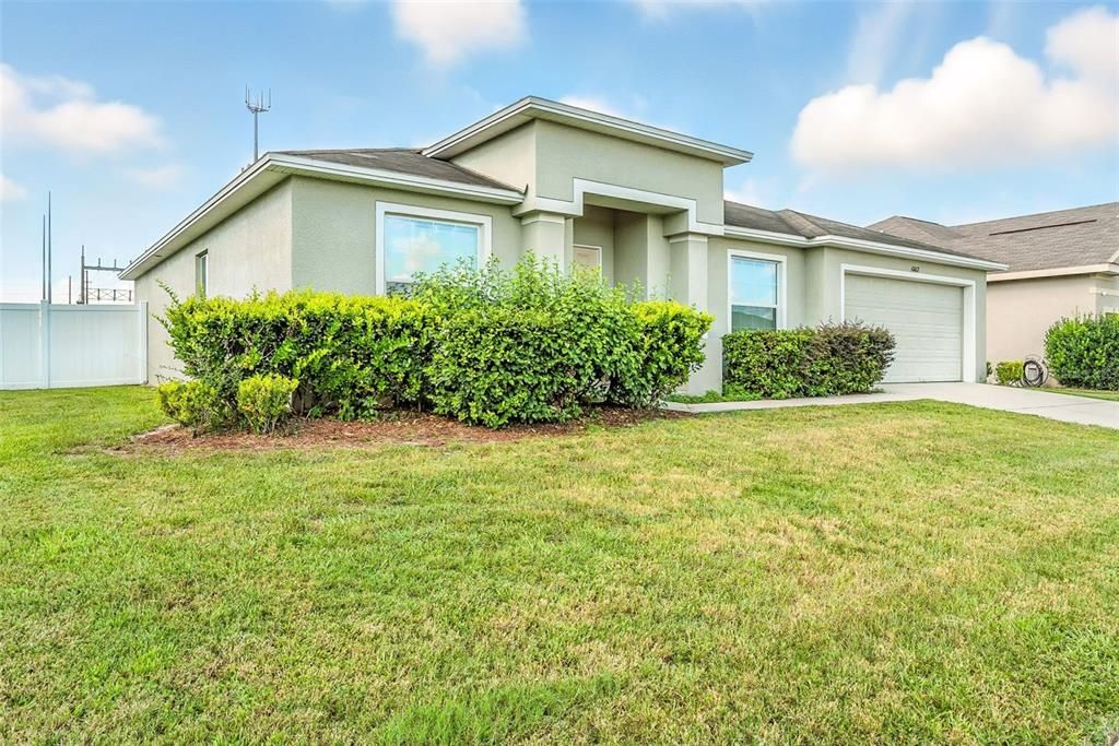 Image 3 of property listing at 6867 HEATHERBROOK DRIVE, Lakeland, FL 33809