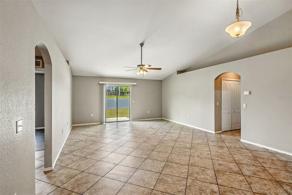 Image 4 of property listing at 6867 HEATHERBROOK DRIVE, Lakeland, FL 33809