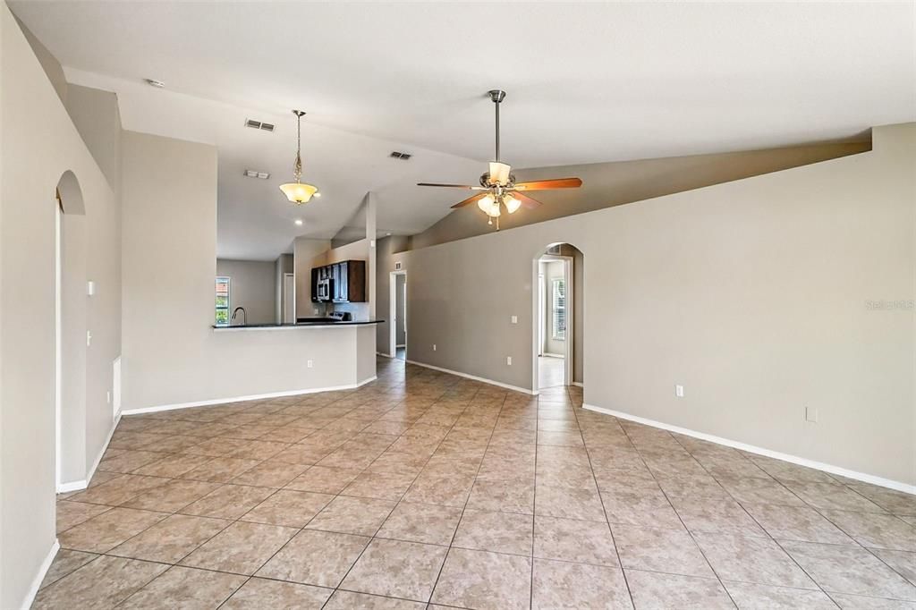 Image 5 of property listing at 6867 HEATHERBROOK DRIVE, Lakeland, FL 33809