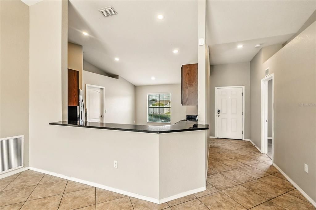Image 6 of property listing at 6867 HEATHERBROOK DRIVE, Lakeland, FL 33809