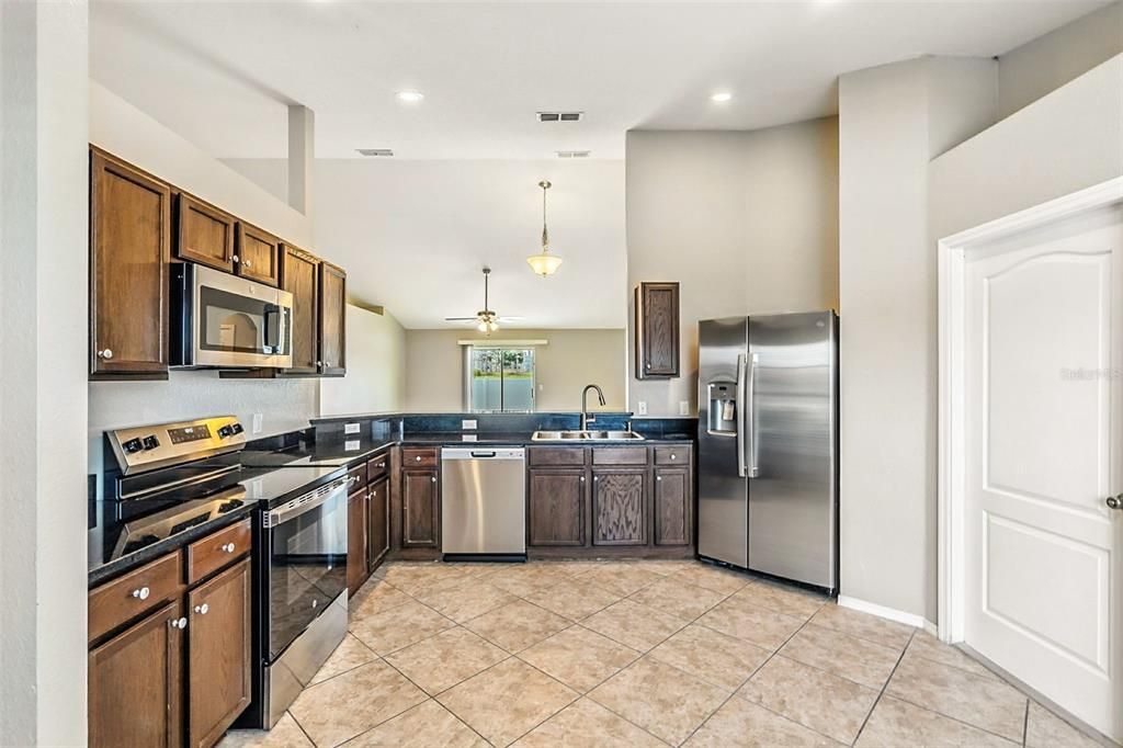 Image 7 of property listing at 6867 HEATHERBROOK DRIVE, Lakeland, FL 33809