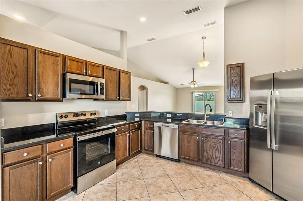 Image 8 of property listing at 6867 HEATHERBROOK DRIVE, Lakeland, FL 33809