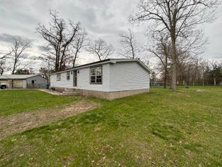 1578 E Pine Hill Avenue, White Cloud, MI 49349