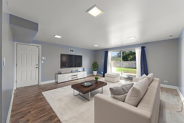 18749 Loomis Avenue, Homewood, IL 60430