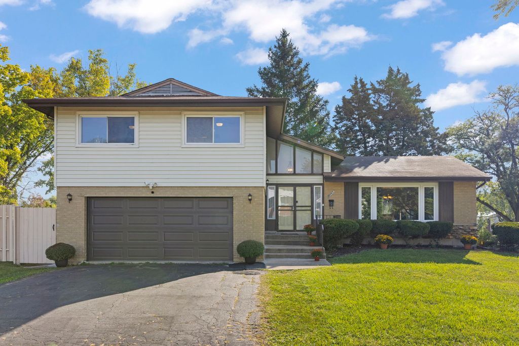 18749 Loomis Avenue, Homewood, IL 60430