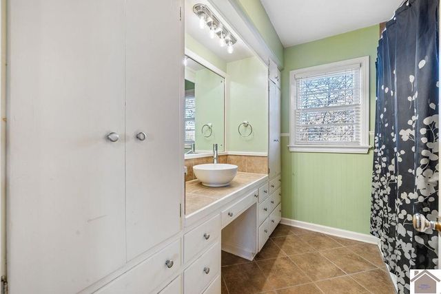 1013 Radio Rd, Almo, KY 42020