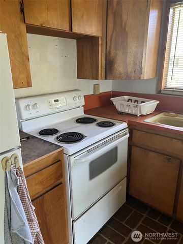 130 N Fairway Drive W, Hoodsport, WA 98548