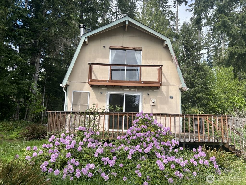 130 N Fairway Drive W, Hoodsport, WA 98548