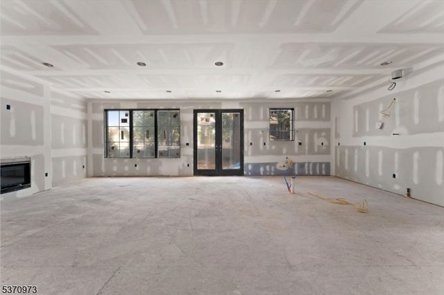 125 Tudor Oval, Westfield Town, NJ 07090