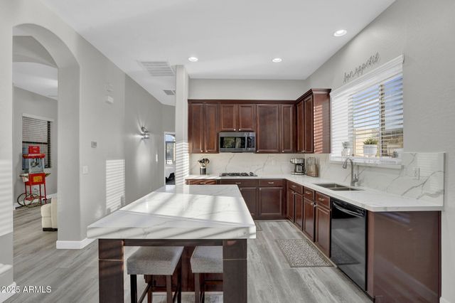 10226 E LAKEVIEW Avenue, Mesa, AZ 85209