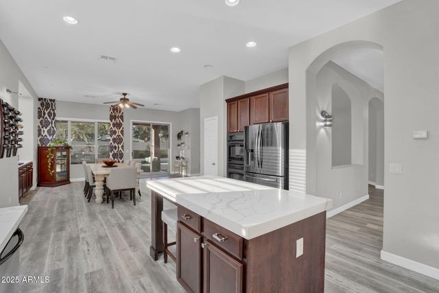 10226 E LAKEVIEW Avenue, Mesa, AZ 85209