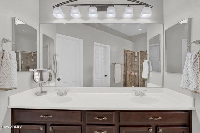 10226 E LAKEVIEW Avenue, Mesa, AZ 85209