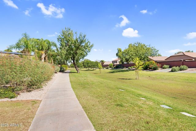 10226 E LAKEVIEW Avenue, Mesa, AZ 85209