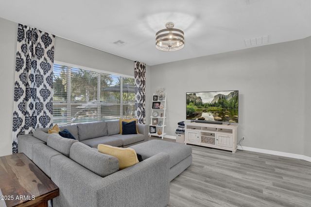 10226 E LAKEVIEW Avenue, Mesa, AZ 85209