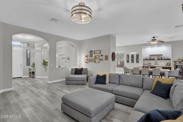 10226 E LAKEVIEW Avenue, Mesa, AZ 85209