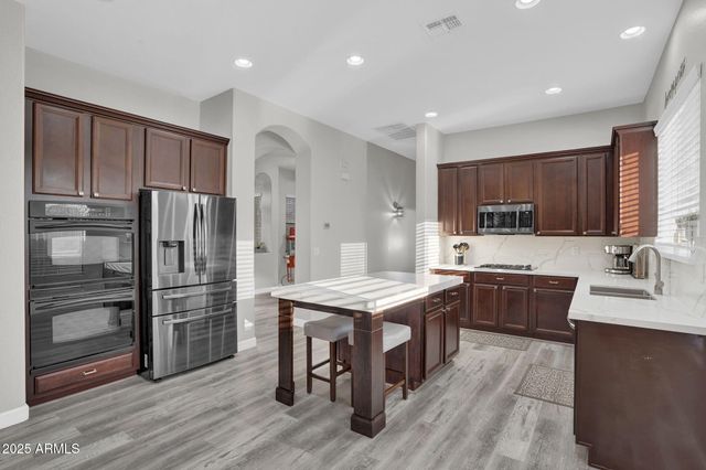 10226 E LAKEVIEW Avenue, Mesa, AZ 85209